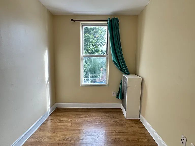 926 E 223rd St #2 — Photo 6