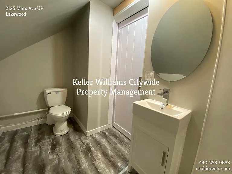 3 bedroom with a den 2 full bath up unit in Lakewood — Photo 31