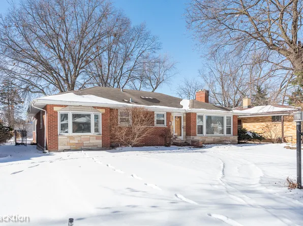 218 Blackhawk Ter, Bensenville, IL 60106