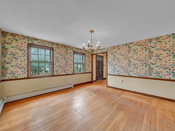 5th image of 449 Summer St