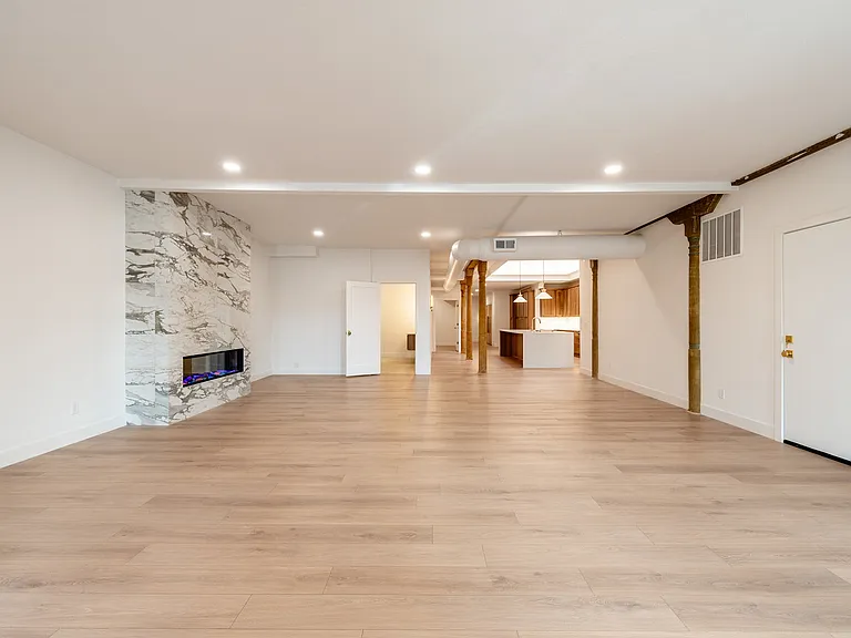 226 N Main St — Photo 14