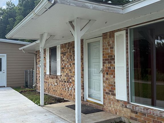 3rd image of 297 Hackberry Ln