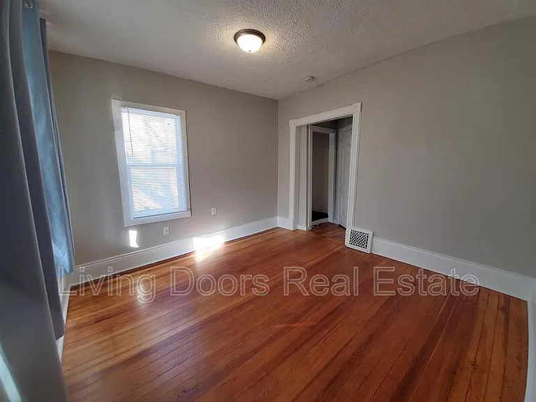 838 F St — Photo 7