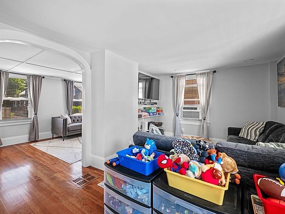 5th image of 12 Boynton St