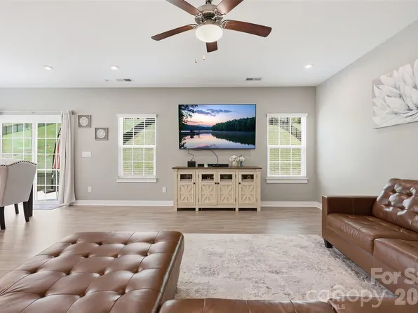 10258 Paper Birch Dr, Charlotte, NC 28215