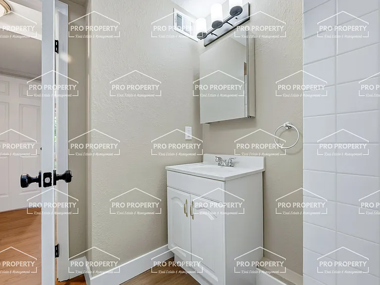 5836 Colby St — Photo 17