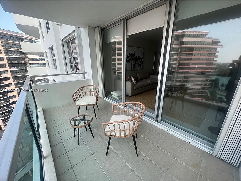 5161 Collins Ave #1211 — Photo 8
