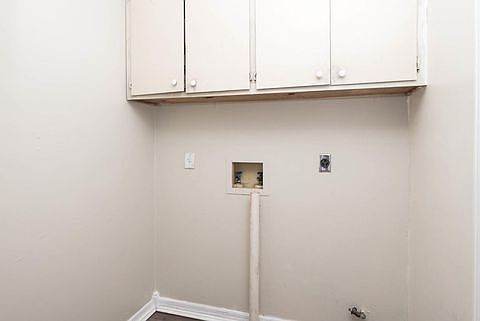 5th image of 2441 SW Washington St