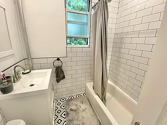 Rented by Papp Realty