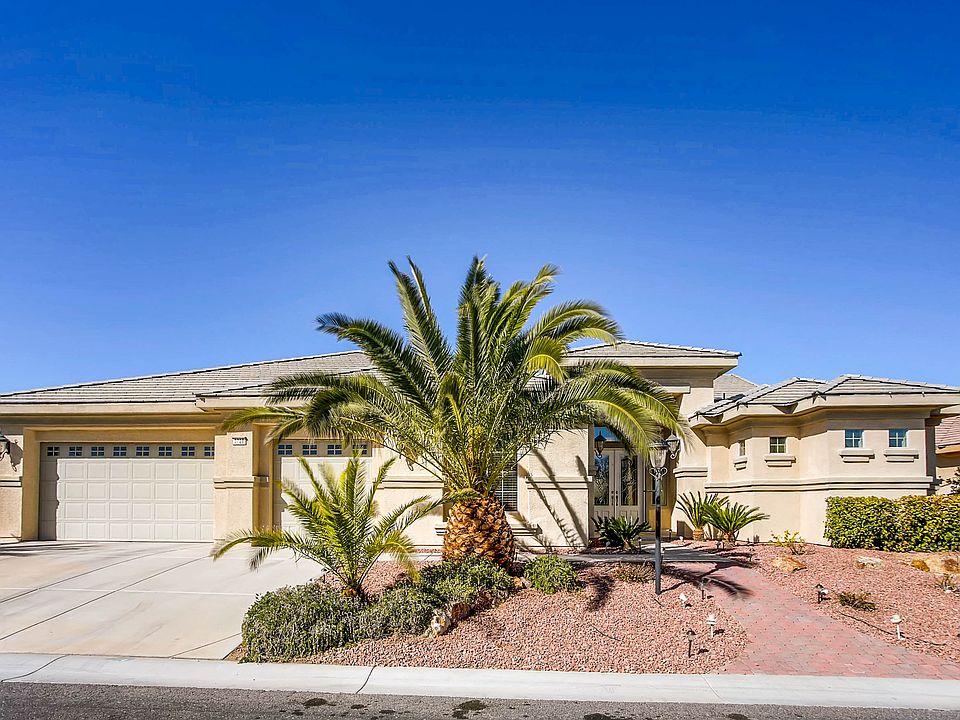 4 Bedrooms/4.5 Bath/.35 Acre
