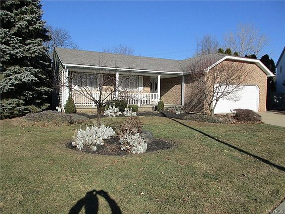 2nd image of 916 Thomas Fox Dr W