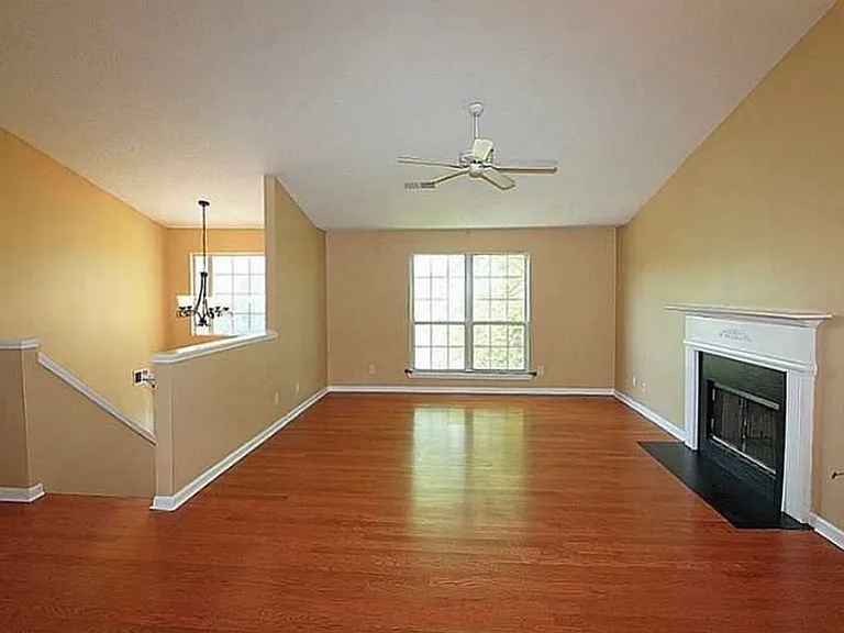 2174 Dresden Grn NW — Photo 3