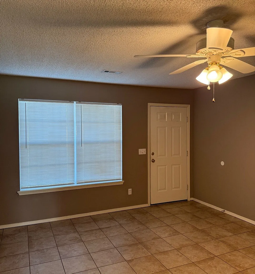 3 bed, 1500 sqft, $1,600 — Photo 3