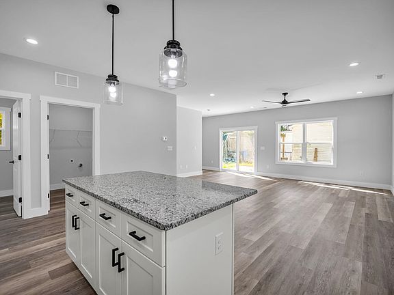 4th image of 304 Oakland Ave