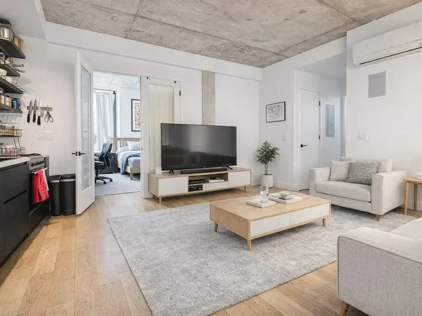 152 Manhattan Avenue image 1 of 8