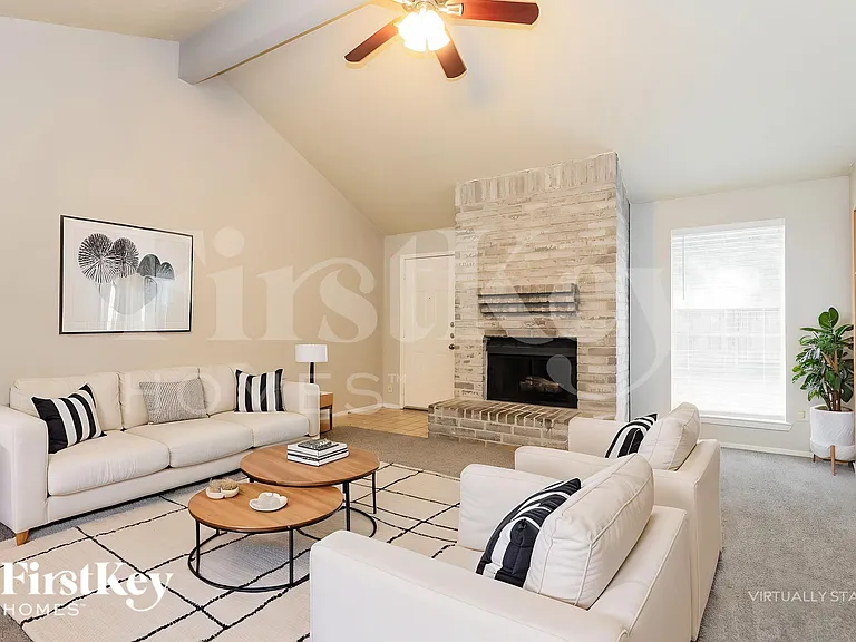 2118 Knollbrook Ln — Photo 4