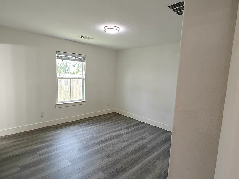 1321 Franklin Ave — Photo 2