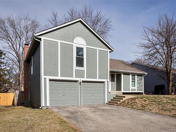 2nd image of 124 E Nelson Cir