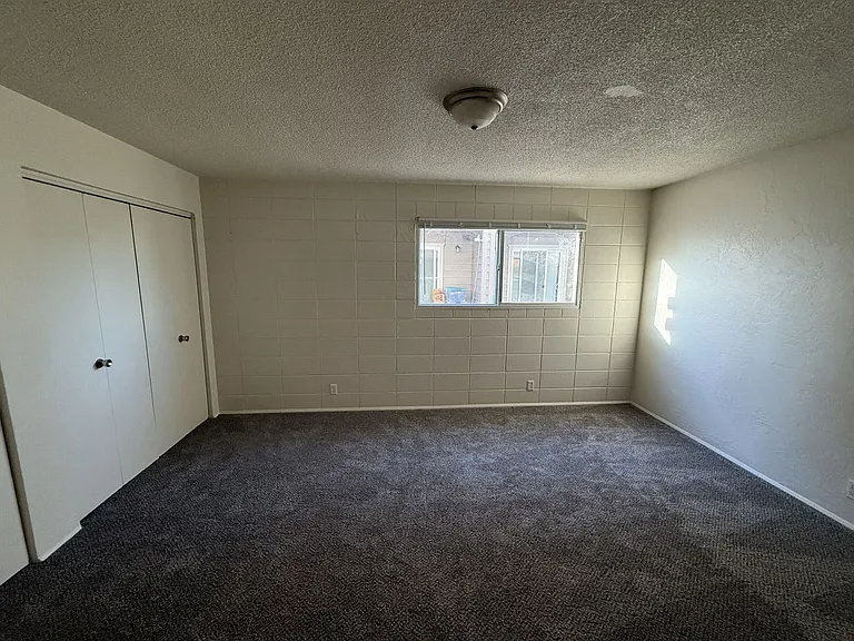 220 N Ivy St — Photo 6