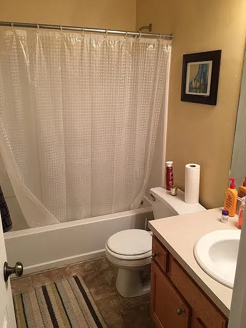 4 bed, 1900 sqft, $2,000 — Photo 2
