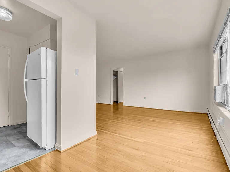 Monterrey Apartments — Photo 14