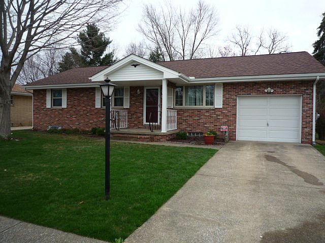 1st image of 404 Pickwick Ln