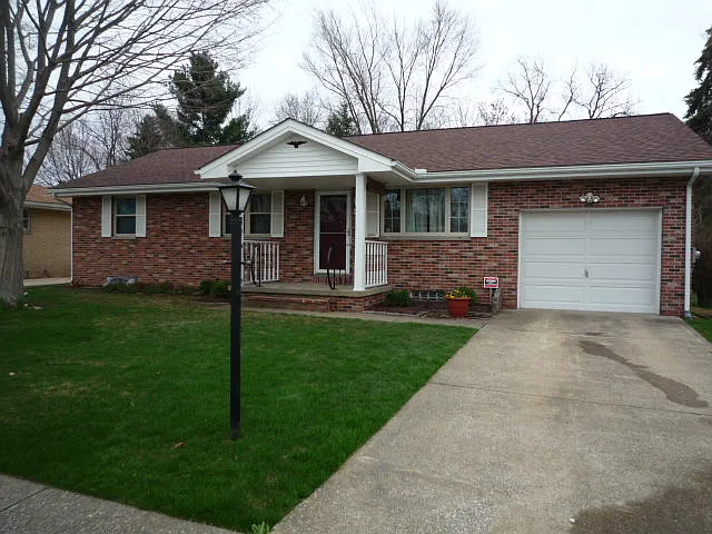 404 Pickwick Ln photo 1