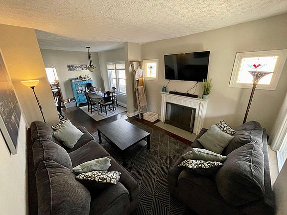 Walk into luxury. Living room to open dining room to kitchen!