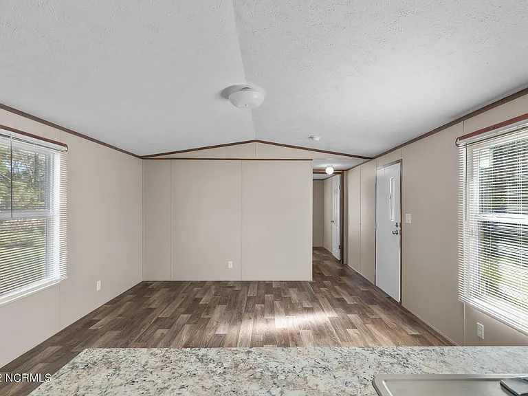 207 Patrick Alan Ln — Photo 5