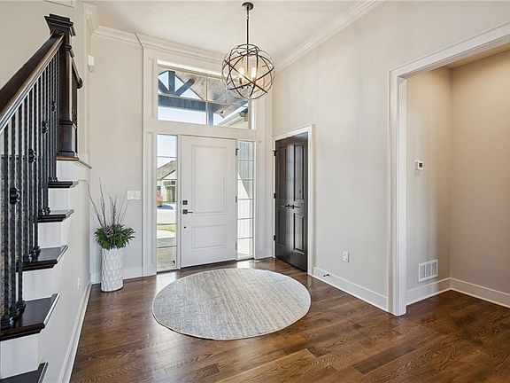 3rd image of 2500 NW Riverview Dr