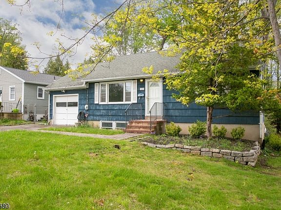 3rd image of 161 Beachwood Rd