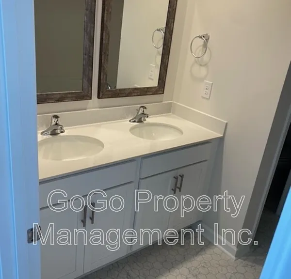 4310 Remington Ave — Photo 15