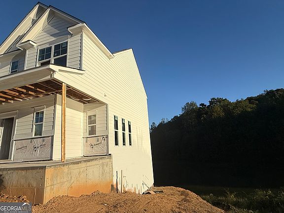 4th image of 24 Madison Ln