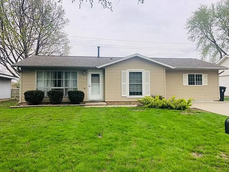 1426 Dillon Dr — Photo 1