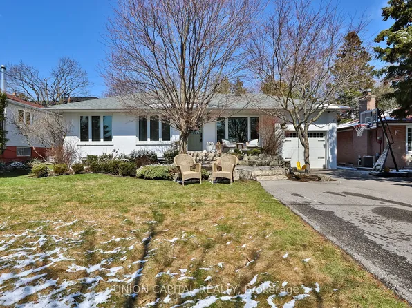 11 Sherwood Forest Dr, Markham, ON L3P 1P5