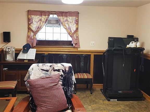 3rd image of 350 Guilford Rd