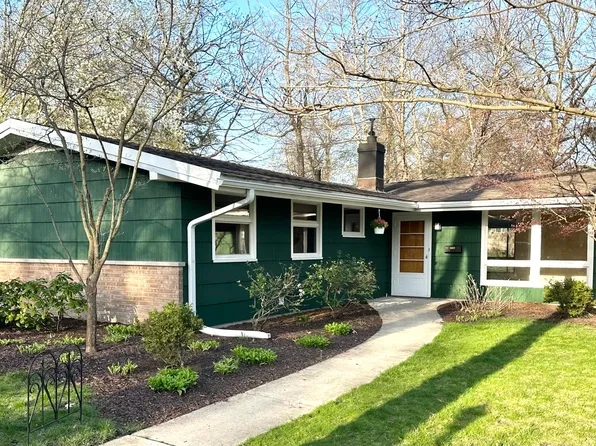 8631 Beech Ave, Munster, IN 46321