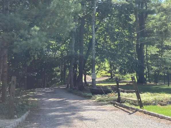 33 1st St, Califon, NJ 07830