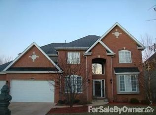 1062 Sean Cir, Darien, IL