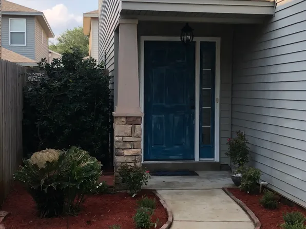 2907 Five Oaks Ln, Shalimar, FL 32579