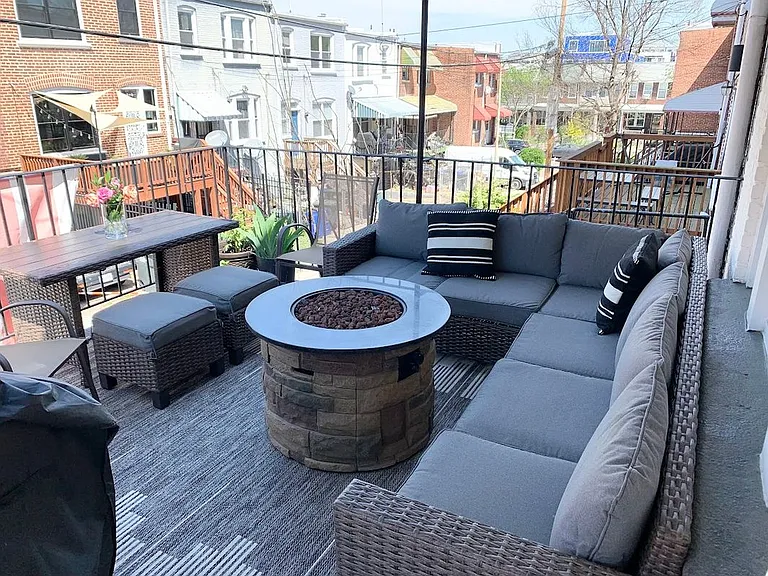 220 Adams St NE — Photo 40