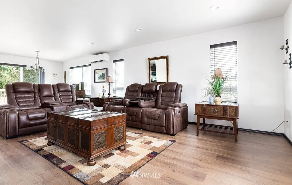 3 bed, 1775 sqft, $2,800 — Photo 2