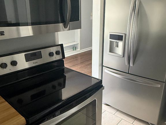 3rd image of 5210 Primrose Ave