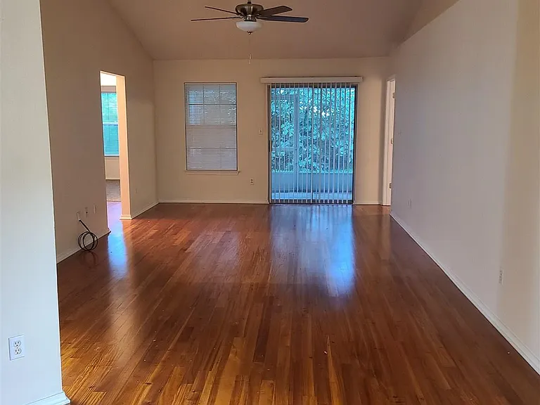 358 Mirabelle Dr — Photo 3