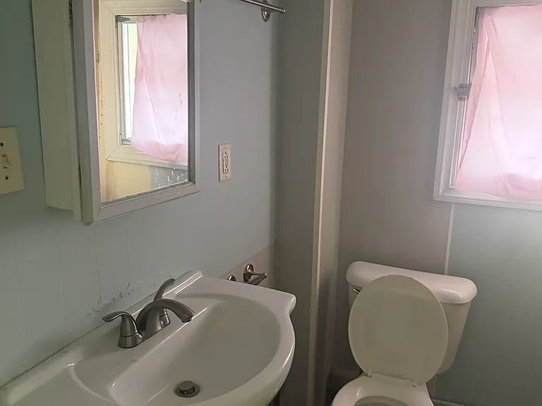 142 Campbell St #UP — Photo 2