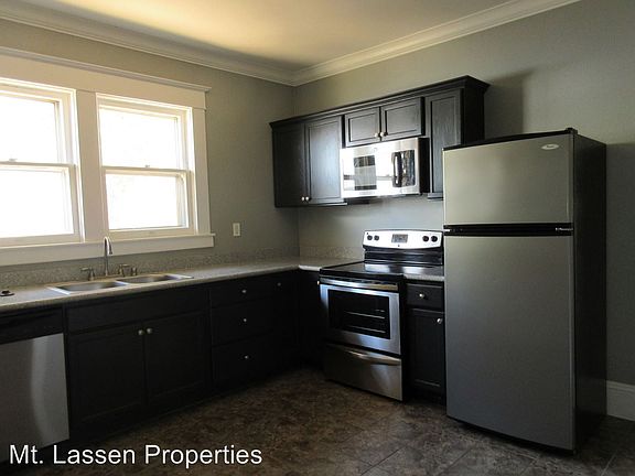 5th image of 905 Cottage St
