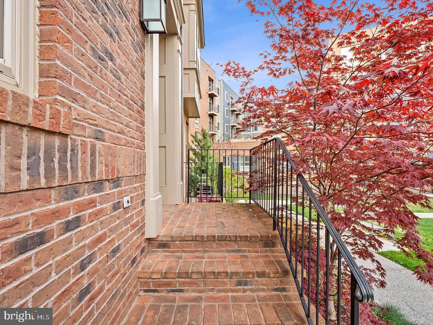 4 bed, 4.5 bath, 2460 sqft, $3,500 — Photo 3