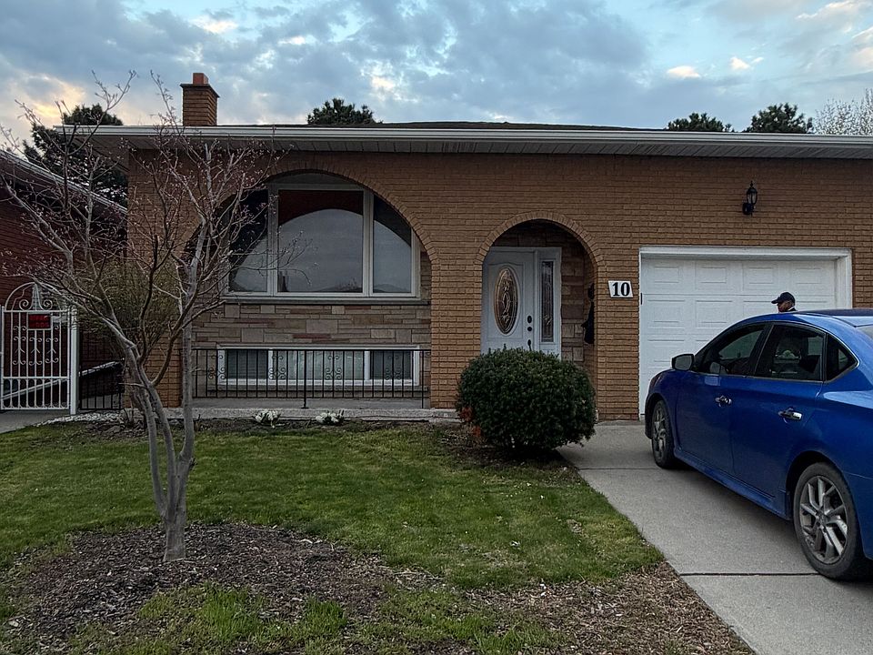 1st image of 10 Fairington Cres