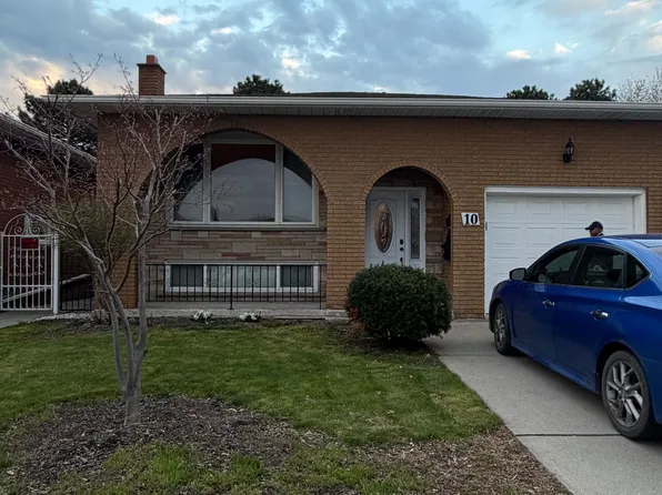 10 Fairington Cres, Hamilton, ON L8E 3N4