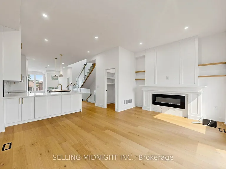 42 Guthrie Ave — Photo 15